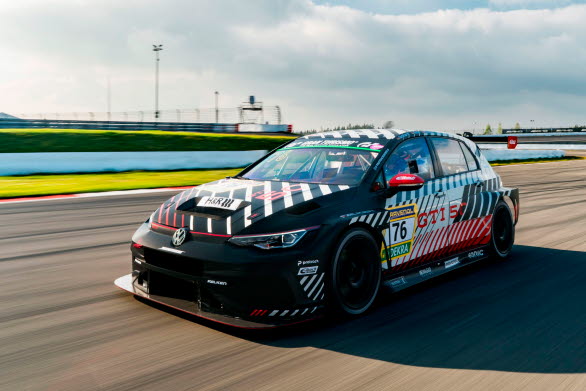 Tävlingsbilen Golf GTI Clubsport 24 h har 397 hk (291 kW).