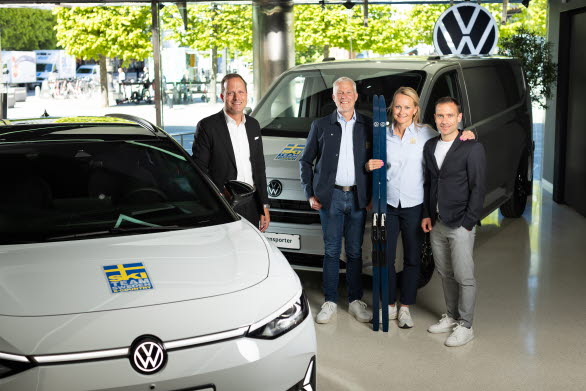 Från vänster: Sten Forsberg (chef Volkswagen Personbilar), Lars Öberg (längdchef Svenska Skidförbundet), Malin Westhed (marknadschef Svenska Skidförbundet, längd) och Markus Ostermaier (chef Volkswagen Transportbilar).