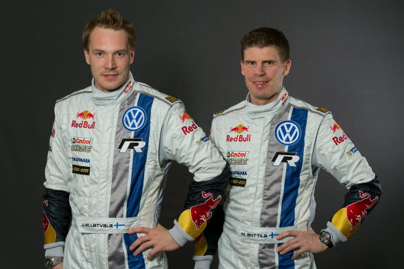 Jari-Matti Latvala med kartläsaren Miikka Anttila (båda från Finland) kör en av bilarna i Volkswagens rallysatsning. 