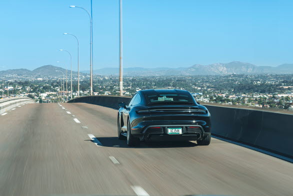 Räckviddstestet utfördes under vardagsförhållanden på Interstate Highway 405 och 5 mellan Los Angeles och San Diego i södra Kalifornien.