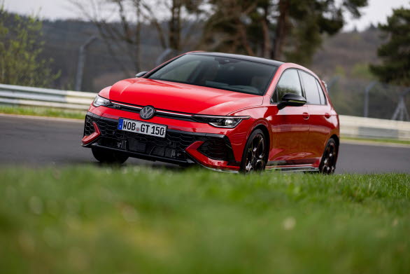 Golf GTI är en av världens mest framgångsrika kompakta sportbilar. Hittills har över 2,5 miljoner enheter tillverkats världen över. År 2026 firar Golf GTI sitt 50-årsjubileum.