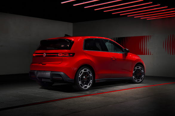 Samspelet mellan den delade takspoilern, den modellspecifika stötfångaren och den kraftfulla diffusorn gör att nya ID. Polo GTI omedelbart känns igen som en GTI.