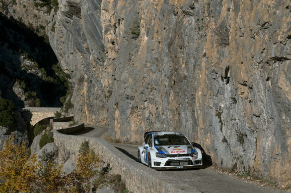 Efter 17 månader av förberedelser, 20 000 testkilometer och 1 700 nykonstruerade bildelar är det nu dags att bekänna färg. Det legendariska Monte Carlo-rallyt markerar starten på en ny era för Volkswagen i motorsportens värld; första tävlingen med nya rallybilen Polo R WRC.