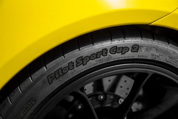 Bilen var i standardutförande och med Michelin Sport Cup2 N1-däck.