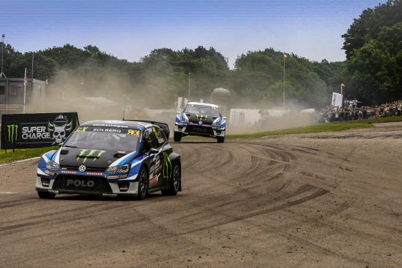 Petter Solberg på väg mot seger före team-kollegan Johan Kristoffersson.