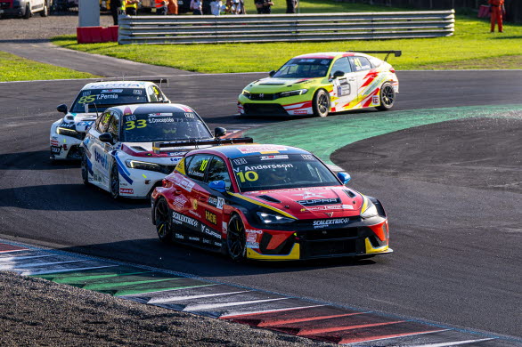 Viktor Andersson och CUPRA Leon VZ TCR ligger nu fyra i TCR Europe inför finalen i Barcelona.