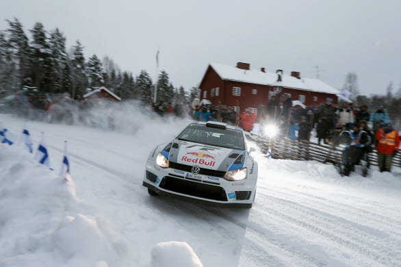 Sébastien Ogiers Polo R WRC gick perfekt på de snöiga vägarna.