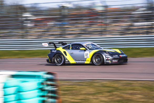 Vid försäsongens roll-out på Gelleråsen Arena nyligen gav inhopparen Marcus Annervi ett tydligt styrkebesked med den snabbaste varvtiden någonsin för en Porsche 911 GT3 Cup på banans nuvarande sträckning.