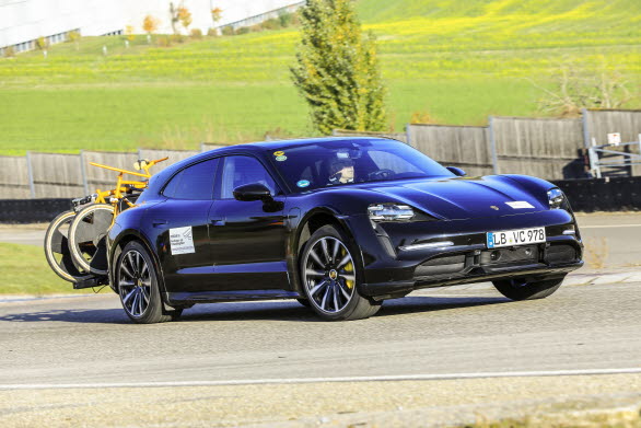Porsche Taycan Cross Turismo under tester på Weissach Development Centre