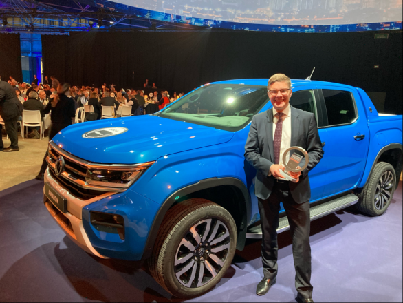 Pickup-of-the-year Amarok - Karl Bernquist tar emot priset som utdelas för tredje gången till modellen.