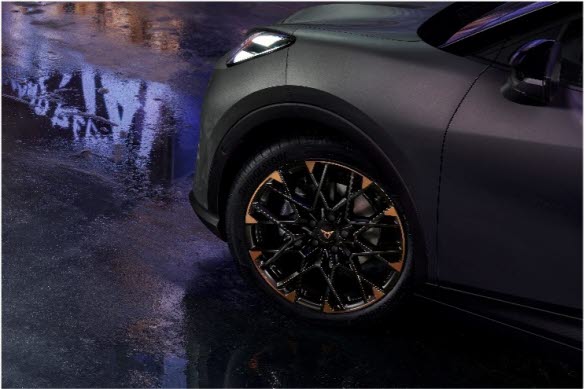 Aerodynamiskt utformade fälgar förbättrar effektiviteten. CUPRA Raval 2026.