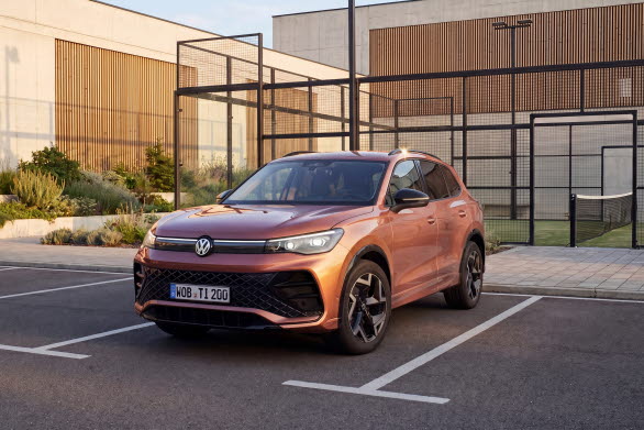Jubileumsmodellen Tiguan Edition 20 i den speciellt framtagna metalliclacken Maple Red.