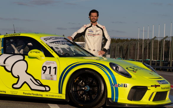 Prins Carl Philip deltar i Kanonloppet som gästförare i Porsche Carrera Cup Scandinavia.