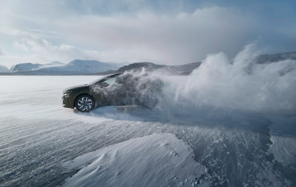 Skoda Enyaq - vinterland inom räckvidd - foto från vinterkampanj