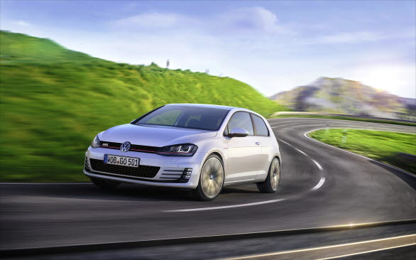 På bilsalongen i Genève presenterar Volkswagen den sjunde generationens Golf GTI. Den sportiga ikonen har fått fler hästkrafter men är ändå betydligt bränslesnålare än sin föregångare.