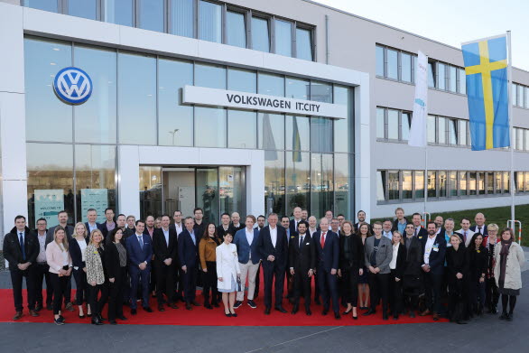 Under sitt besök hos Volkswagen i  Wolfsburg träffade Prins Carl Philip 34 svenska startup-företag.