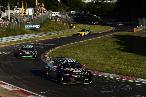 24-timmars är Tysklands största motorsportevenemang och lockade i år en rekordstor publik.