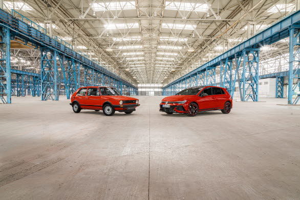 50 år med GTI – Den första generationen Golf GTI från 1976 och den nya jubileumsmodellen Golf GTI Edition 50.