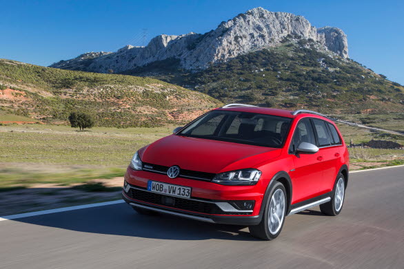 Golf Alltrack är en kombi-crossover som erbjuds med två kraftfulla motorer: en ny TSI-motor på 180 hk och en TDI-motor på 184 hk. 