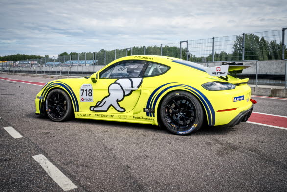 Porsche Sprint Challenge Scandinavia är öppen för 718 Cayman GT4 Clubsport och Cayman GT4 Clubsport (981) samt 911 GT3 Cup (997). För att utjämna bilarnas prestandanivåer och skapa förutsättningar för tät och intensiv racing med fokus på förarprestationen används vikthandikapp, s.k. balance of performance.
