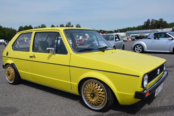 Den första generationen Golf är en eftertraktad samlarbil. Låg vikt, enkel konstruktion och tidlös design gör modellen lika populär i dag som när den lanserades.