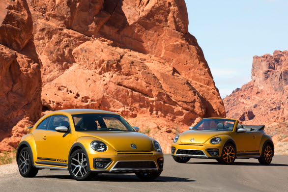 En ny Volkswagen Beetle med offroad-design, högre markfrigång och nya lacker gör i sommar entré på den svenska marknaden. Beetle Dune är redan nu beställningsbar och erbjuds som både coupé och cabriolet.  