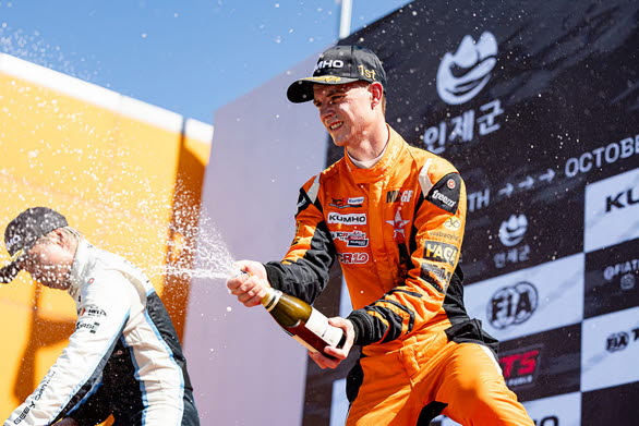 Seger i race 2 på Inje Speedium i Sydkorea för Viktor Andersson och CUPRA.