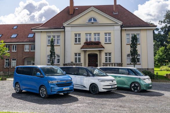 Populära minibussar: Nya e-Caravelle tillsammans med Multivan eHybrid 4MOTION och ID. Buzz.