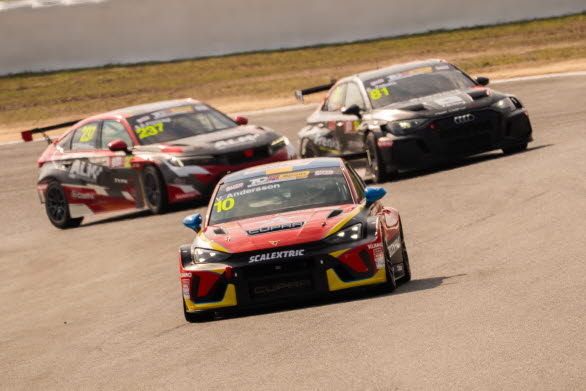 Viktor Andersson, 22, från Linköping tävlar med CUPRA Leon VZ TCR för Monlau Motul Motorsport i TCR Europe.