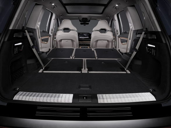 Nya Audi Q7 V6 TDI är standardutrustad med sju säten i Sverige