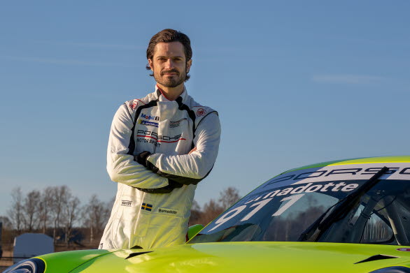 Prins Carl Philip deltar i Kanonloppet som gästförare i Porsche Carrera Cup Scandinavia.