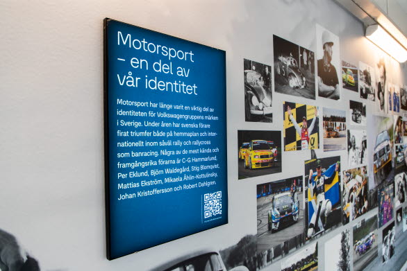 Genom ljuslådor och QR-koder visar Volkswagen Group Sverige upp viktiga milstolpar från sin historia.