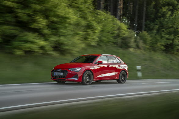 Audi A3 uppdateras med bl.a. helt ny interiör. Försäljningsstart i början av juli och marknadsintroduktion i september.