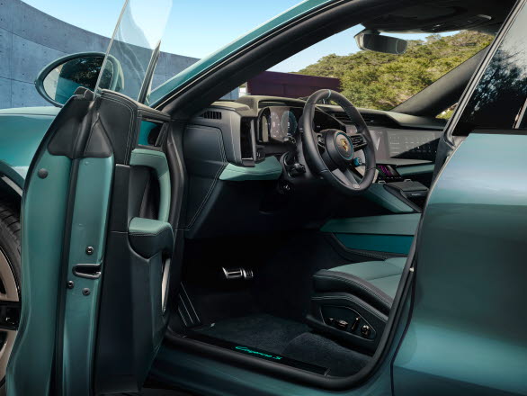 Med färg- och materialval som är anpassade till exteriörfärgen Mystic Green Metallic skapar det nya Interiörpaket Style en modern och exklusiv atmosfär.