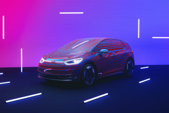 Volkswagens nya elbil ID.3, här i kamouflerad version, lanseras på den svenska marknaden år 2020. Redan nu är den möjlig att förboka.