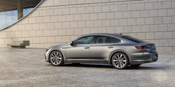 Standardkonfigurationen för Arteon Elegance är främst fokuserad på utrustning och stil i absolut premiumklass. 