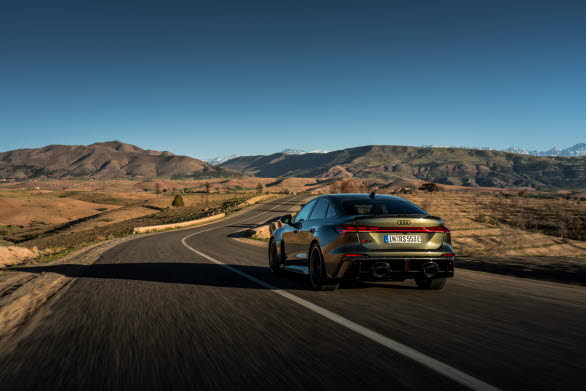 Nya Audi RS 5 i ett första test i Marocko