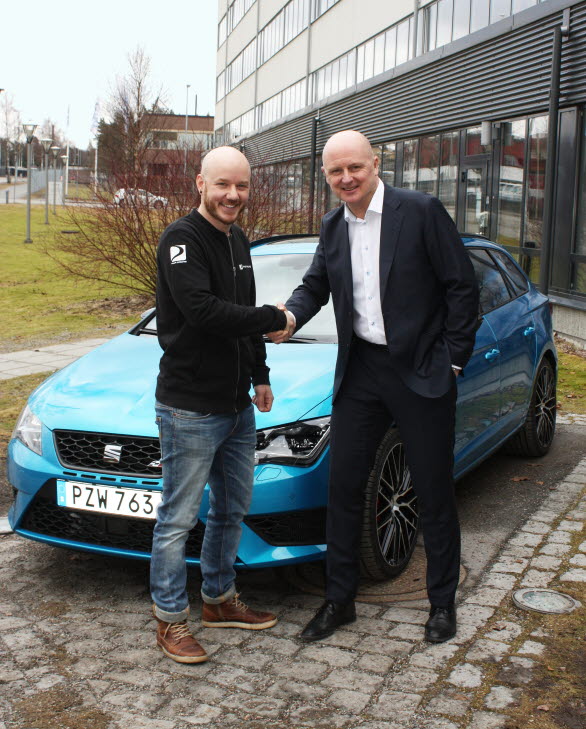 Daniel Haglöf, PWR Racing Team (tv) och Per Brinkenberg, Märkeschef SEAT Sverige (Th)