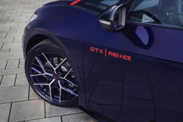 Lacken Ultra Violet Metallic är en hyllning till den legendariska Golf-föregångaren som fanns i en liknande färg.