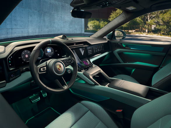 Som en del av det nya Interiörpaket Style levereras GT-sportratten i svart läder med klockan-12-markering och korsstygnssömmar i Delgada Green, liksom accentringen på rattens airbagmodul och det räfflade Mode Switch-reglaget på ratten.