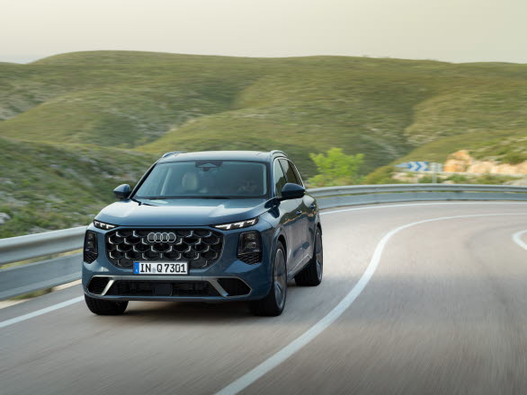 Nya Audi Q7 initialt med 299 hk V6 TDI-motor som även kan köras på HVO och delvis elektriskt tack vare MHEV plus-teknik