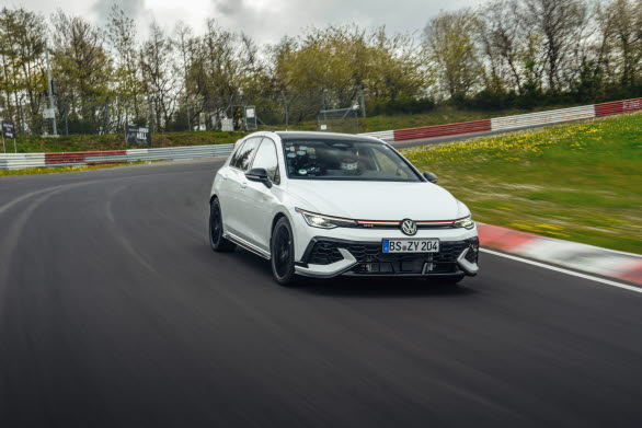 Nytt rekord: Golf GTI Edition 50 är den snabbaste produktionsmodellen från Volkswagen på Nürburgring Nordslingan (på bilden en serienära testbil).