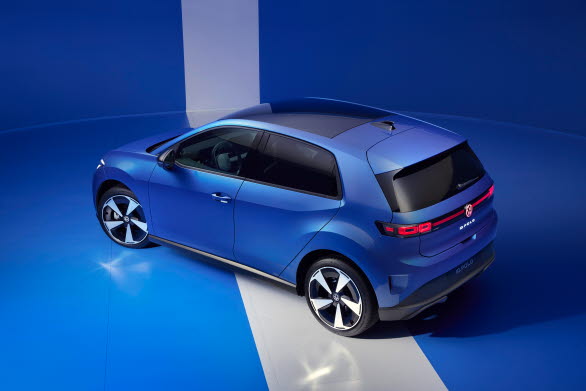 ID. Polo är direkt igenkännbar som en äkta Volkswagen och återspeglar dess tekniska framsteg med bland annat en modern ljusdesign både fram och bak.