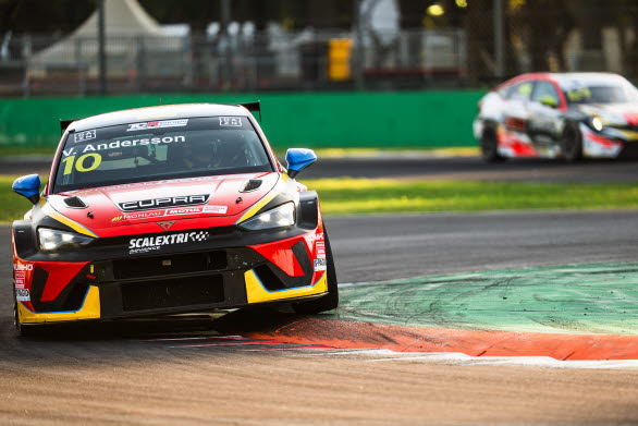 Viktor Andersson och CUPRA Leon VZ TCR på Monza.