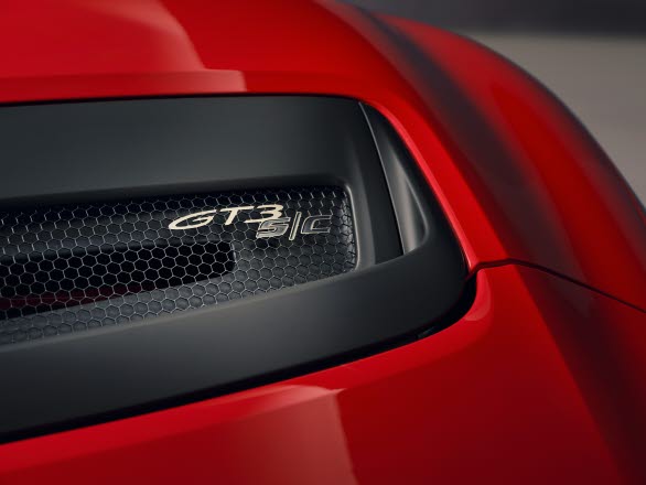 Porsche 911 GT3 S/C med den nya modellogotypen på motorluckan.