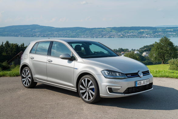 Volkswagens nya supermiljöbil Golf GTE kombinerar GTI-konceptets dynamik med eldrift. Golf GTE kan köras upp till 50 km endast på el och förbrukar enligt körcykeln endast 1,5 liter bensin/100 km. 