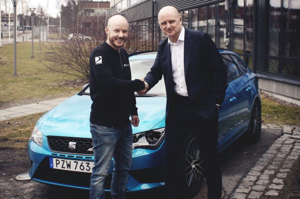 Daniel Haglöf, PWR Racing Team (tv) och Per Brinkenberg, Märkeschef SEAT Sverige (Th)