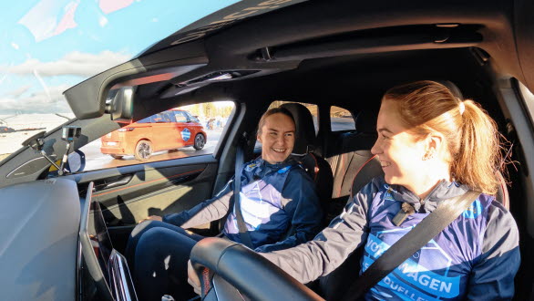 I sprinten ställdes rullskidor mot elbil.