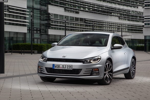 Den 180 hk starka 2,0 TSI är ny i utbudet och ersätter 1,4 TSI på 160 hk. Den nya motorn utvecklar alltså 20 hk mer och accelererar 0-100 km/h på 7,4 sekunder (DSG: 7,4 s). 
