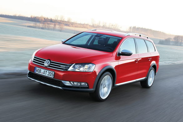 Passat Alltrack, som lanserades i början av 2012, är en modell som erbjuder fyrhjulsdrift och DSG-växellåda som standard kombinerat med högre markfrigång och ny offroad-design. 